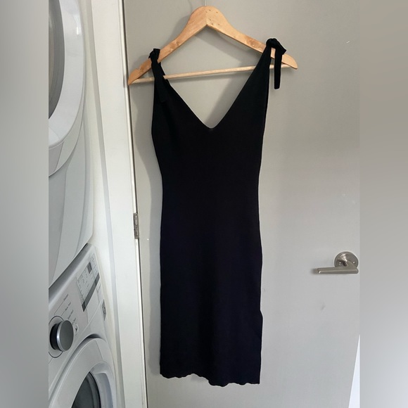 Black fitted dress - Picture 2 of 3